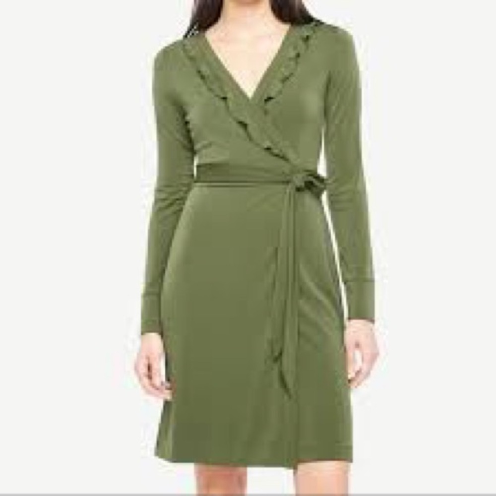 057 - Ann Taylor NWOT Green Sheath Wrap Dress V-Neck Long Sleeve, Size 8